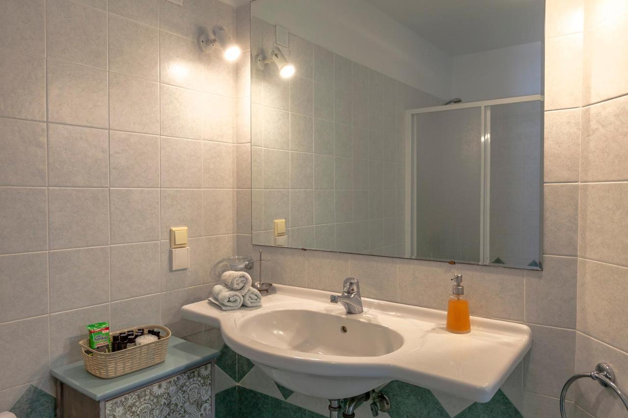 Emily'S Suites Adamantas  Dış mekan fotoğraf