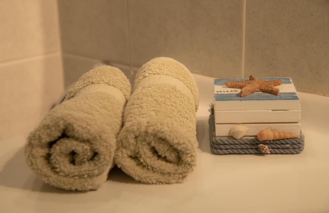Emily'S Suites Adamantas  Dış mekan fotoğraf
