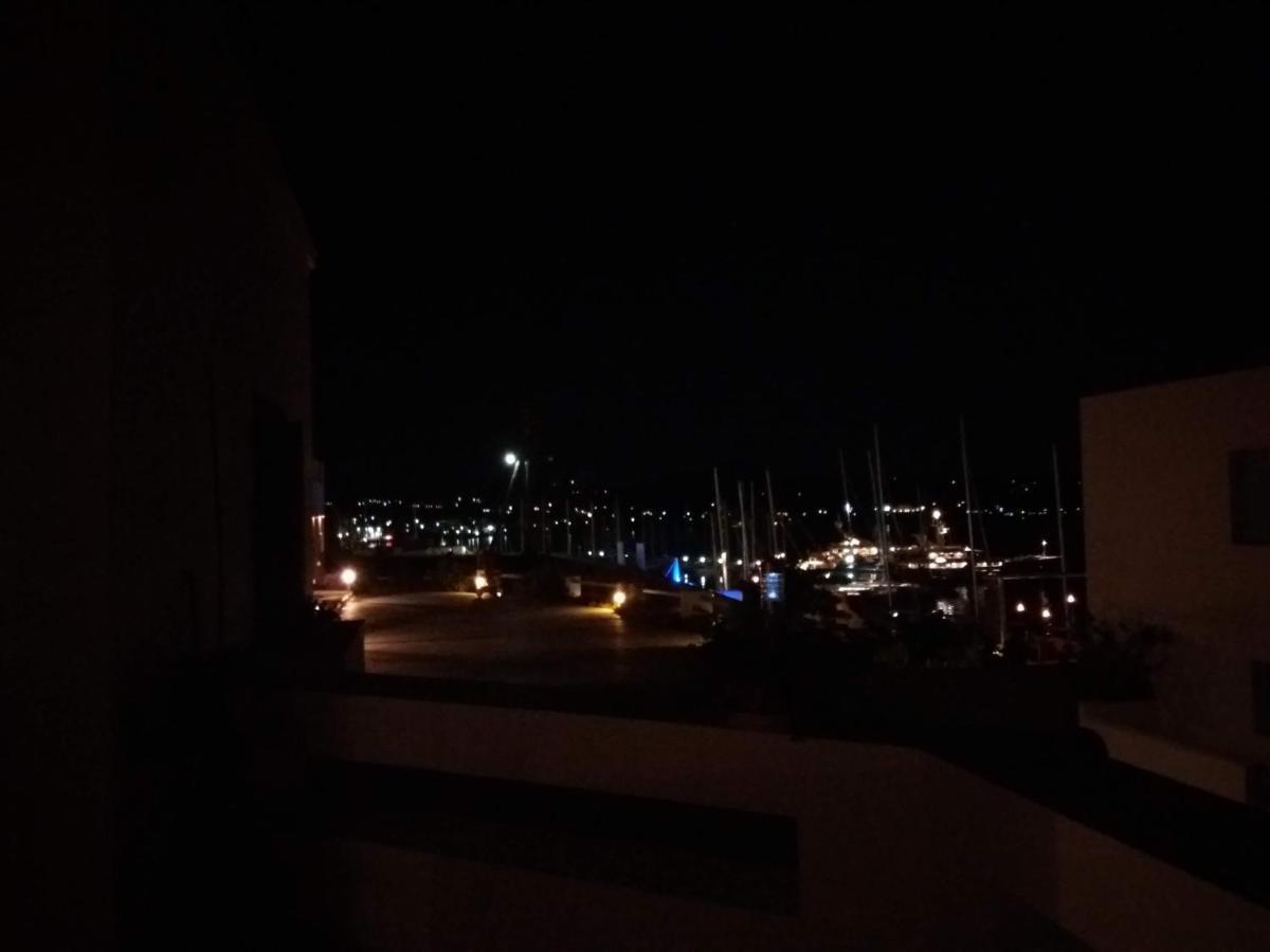 Emily'S Suites Adamantas  Dış mekan fotoğraf